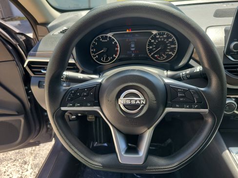 Used 2024 Nissan Altima 2.5 SV FWD image 21