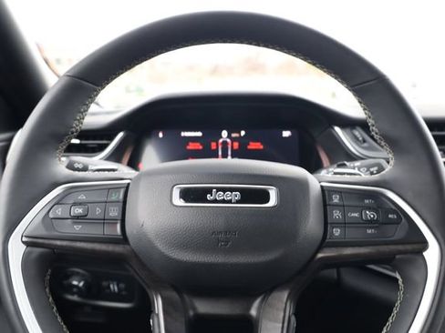 Used 2024 Jeep Grand Cherokee L Limited w/ Luxury Tech Group II image 17