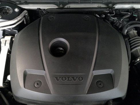 Used 2020 Volvo XC90 T6 Momentum w/ Protection Package Premier image 3