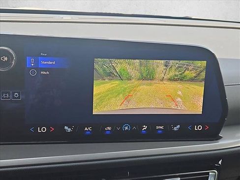 Used 2026 Chevrolet Traverse LT FWD image 14