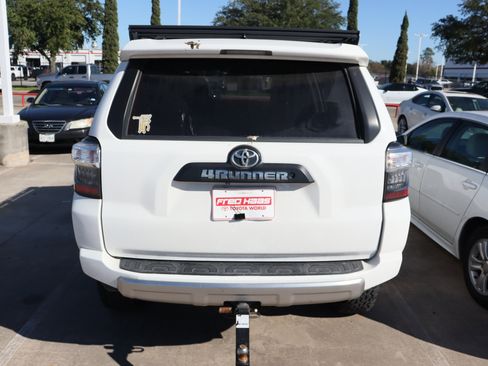 Used 2018 Toyota 4Runner TRD Off-Road image 9