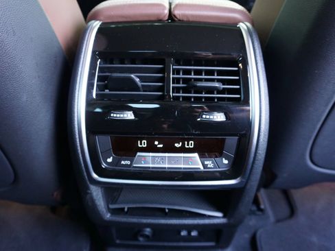 Used 2020 BMW X7 xDrive40i w/ Premium Package AWD/4WD image 27
