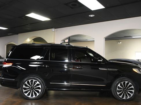 Used 2023 Lincoln Navigator Reserve image 52