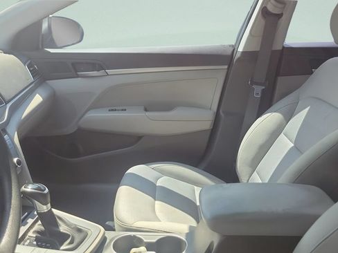 Used 2017 Hyundai Elantra SE FWD image 5