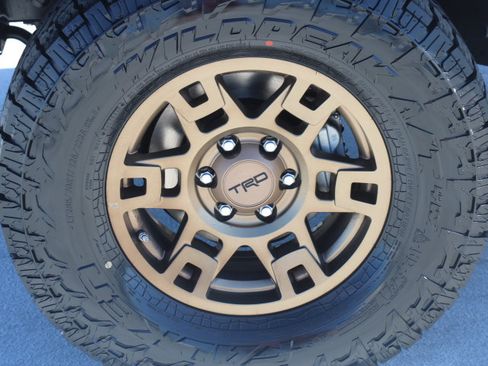 Certified 2024 Toyota 4Runner TRD Off-Road Premium w/ Moonroof Package AWD/4WD image 10