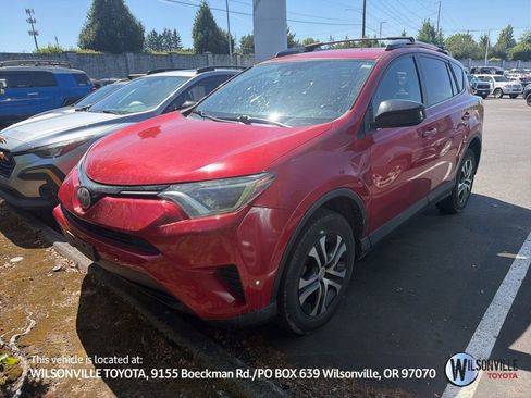 Used 2017 Toyota RAV4 LE AWD/4WD image 1