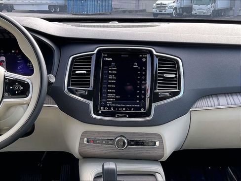 Used 2023 Volvo XC90 T8 Plus w/ Protection Package Premier image 9