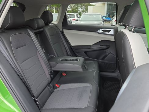 Certified 2025 Volkswagen Taos SE w/ Panoramic Sunroof Package FWD image 51