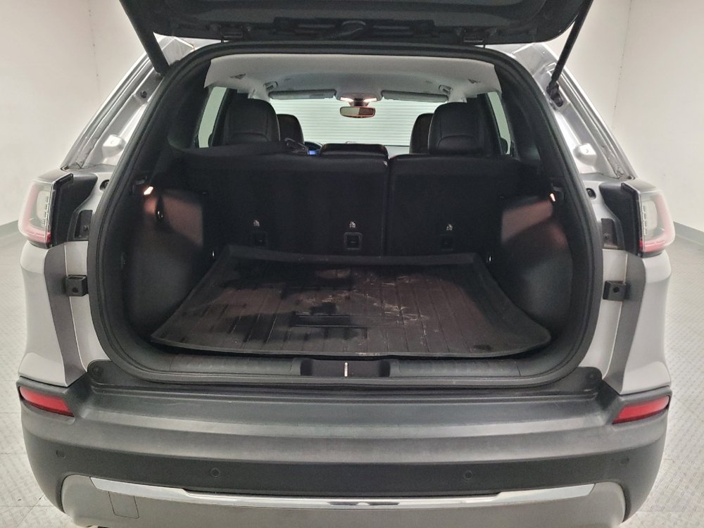 Used 2019 Jeep Cherokee Limited FWD image 29