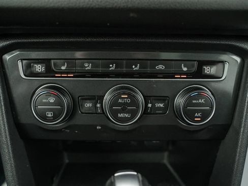 Used 2018 Volkswagen Tiguan SE w/ Panoramic Sunroof Package image 23