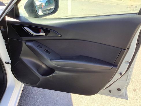 Used 2016 MAZDA MAZDA3 i Sport FWD image 34
