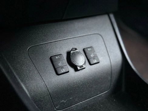 Used 2014 Toyota Prius Plug-In Hybrid image 26