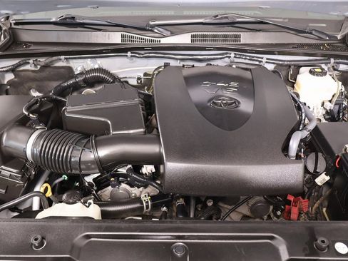 Used 2019 Toyota Tacoma TRD Off-Road image 18