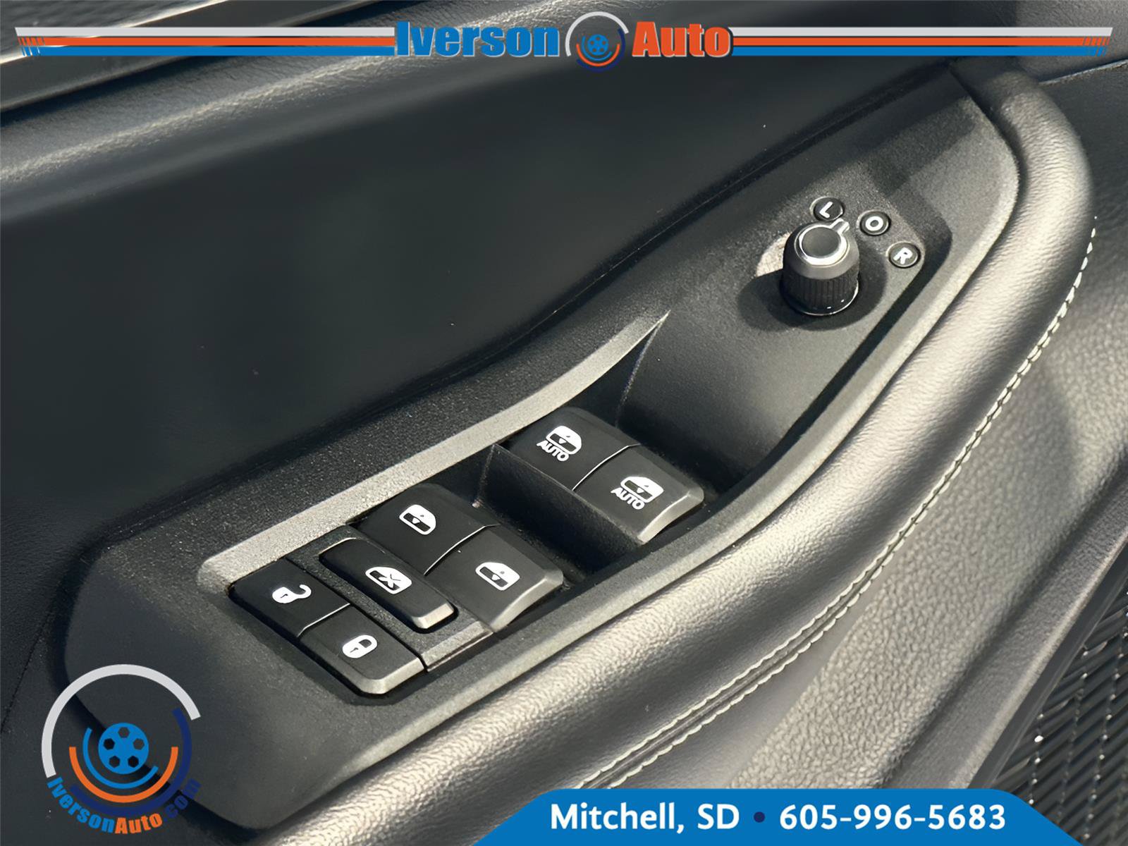 Used 2023 Jeep Grand Cherokee L Laredo AWD/4WD image 14