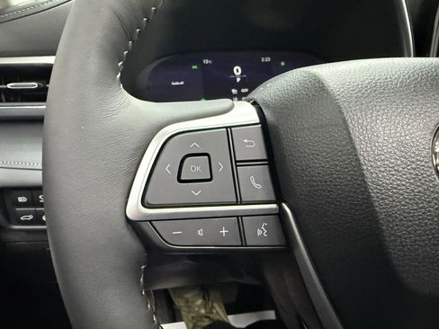 Used 2026 Toyota Highlander Platinum AWD/4WD image 16