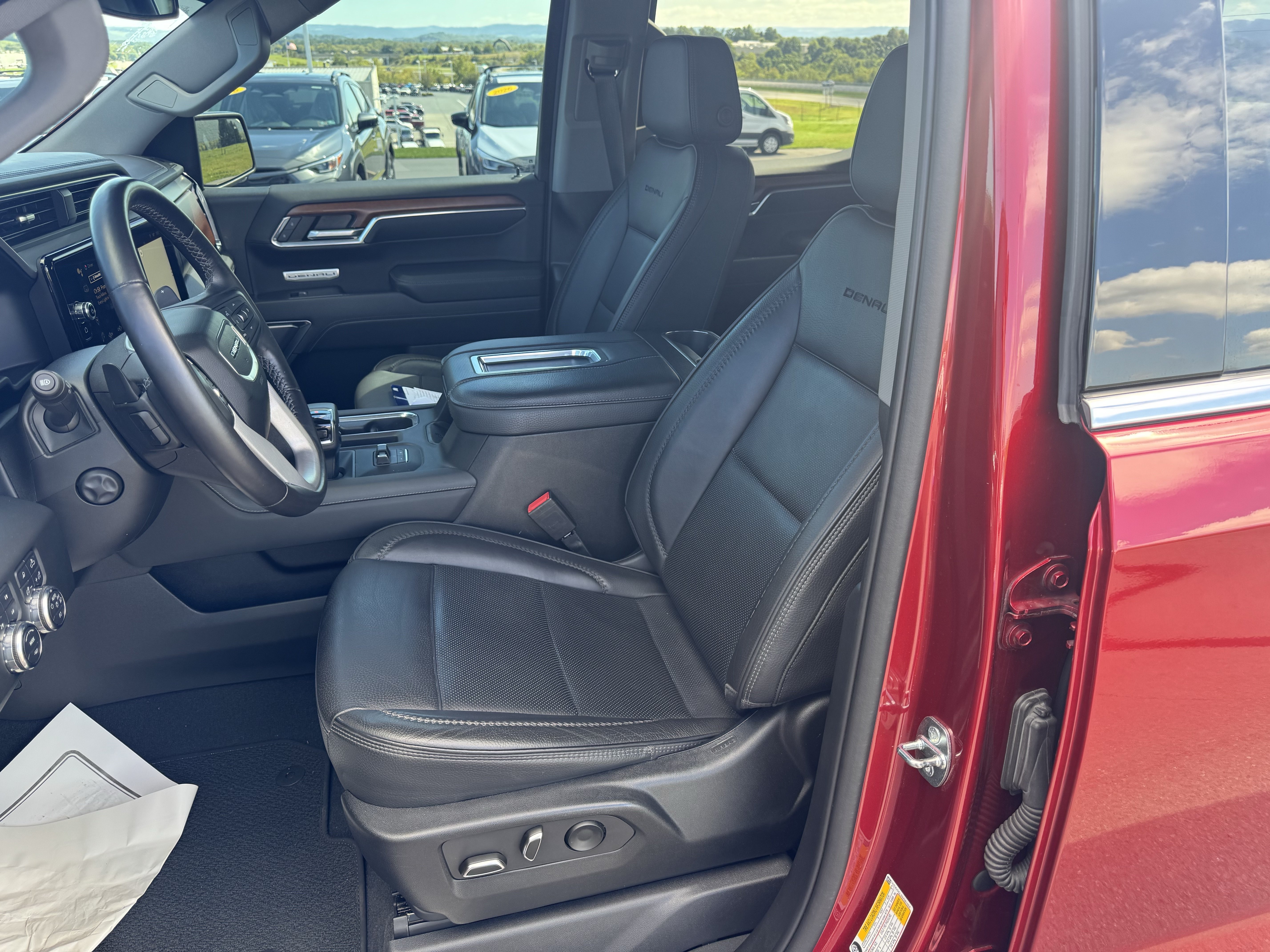 Used 2022 GMC Sierra 1500 Denali AWD/4WD image 12