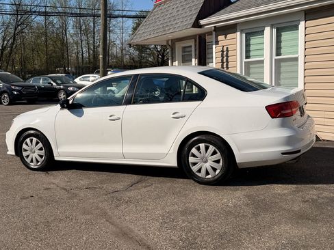 Used 2015 Volkswagen Jetta S image 4