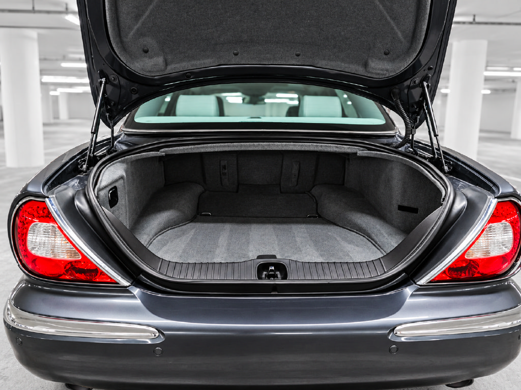 Used 2004 Jaguar XJ8 RWD image 8