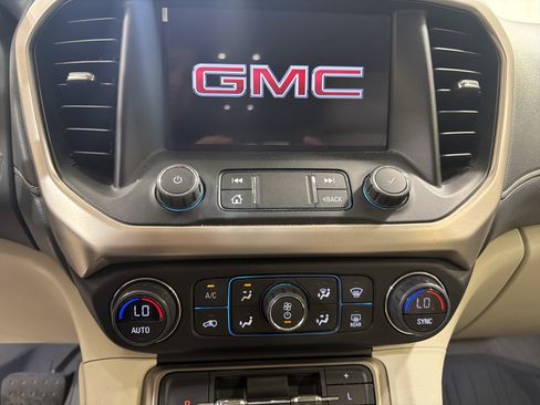 Used 2021 GMC Acadia Denali w/ Denali Technology Package FWD image 21