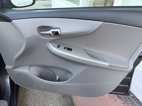 Used 2013 Toyota Corolla LE FWD image 17