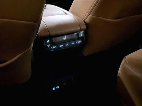 Used 2022 Toyota Highlander Platinum AWD/4WD image 36