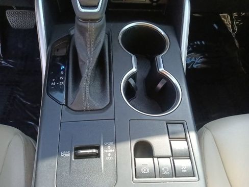 Used 2023 Toyota Highlander XLE FWD image 24