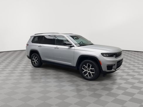 Used 2024 Jeep Grand Cherokee L Limited w/ Luxury Tech Group II image 43