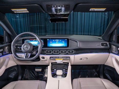 New 2026 Mercedes-Benz GLS 580 4MATIC image 14