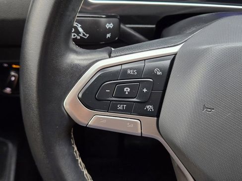 Used 2024 Volkswagen Tiguan SE image 33