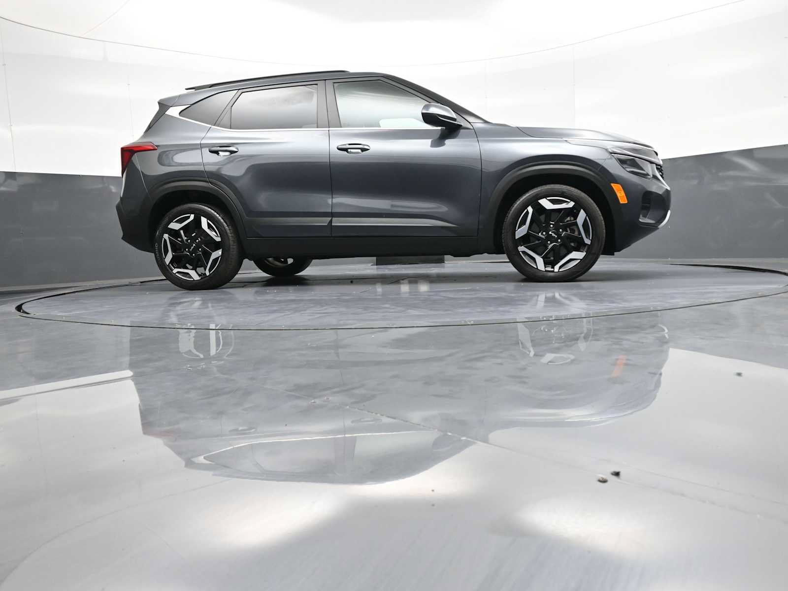 Used 2025 Kia Seltos SX w/ SX Sunroof Package AWD/4WD image 30