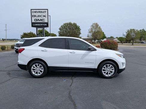 Used 2018 Chevrolet Equinox LS FWD image 2
