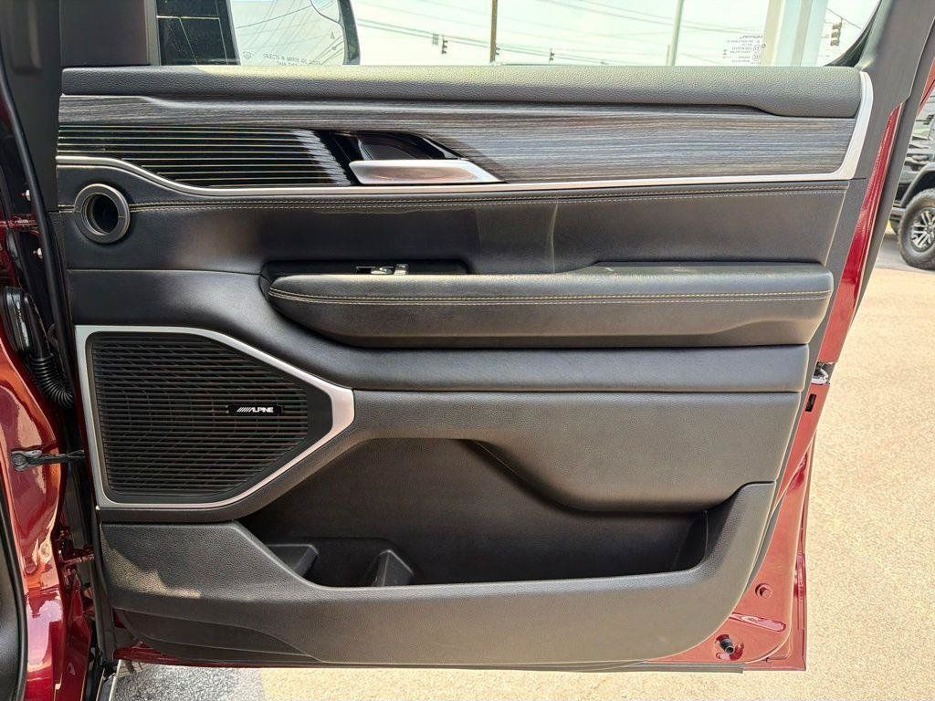 Used 2024 Jeep Wagoneer Series II w/ Flexible Seating Group RWD image 24