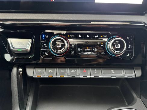 Used 2025 GMC Sierra 1500 AT4 w/ AT4 Premium Package AWD/4WD image 21