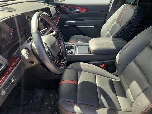 Used 2024 Chevrolet Traverse RS image 24