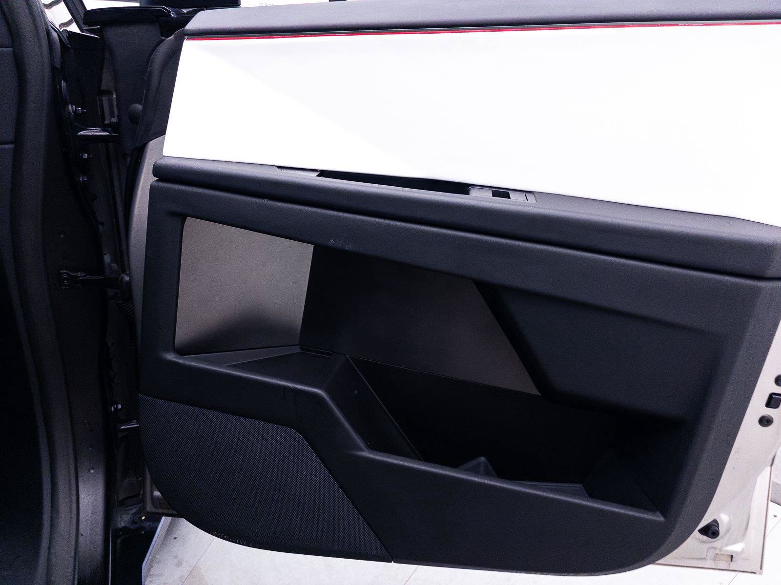 Used 2024 Tesla Cybertruck AWD Crew Cab image 34