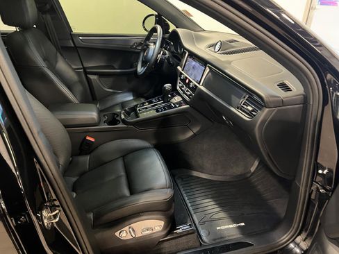 Used 2024 Porsche Macan GTS image 39