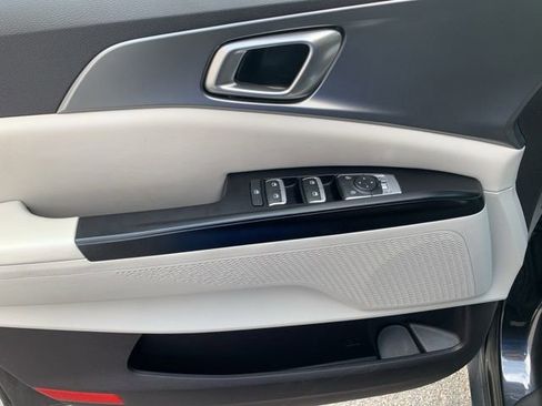 Used 2024 Kia Carnival LX image 22