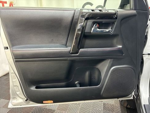 Used 2019 Toyota 4Runner TRD Off-Road Premium AWD/4WD image 18