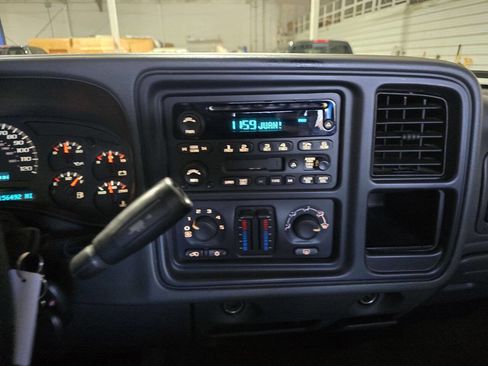 Used 2005 GMC Sierra 1500 SLE w/ Off-Road Package image 41