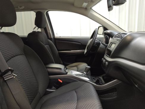 Used 2019 Dodge Journey SE FWD image 21