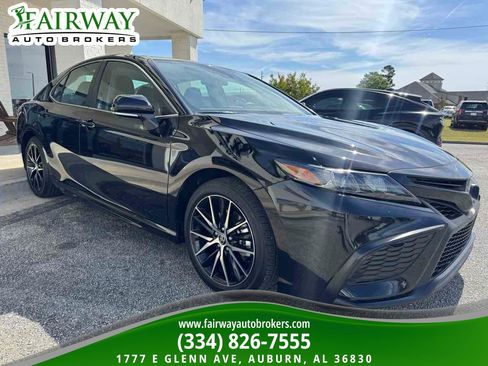 Used 2024 Toyota Camry SE image 4