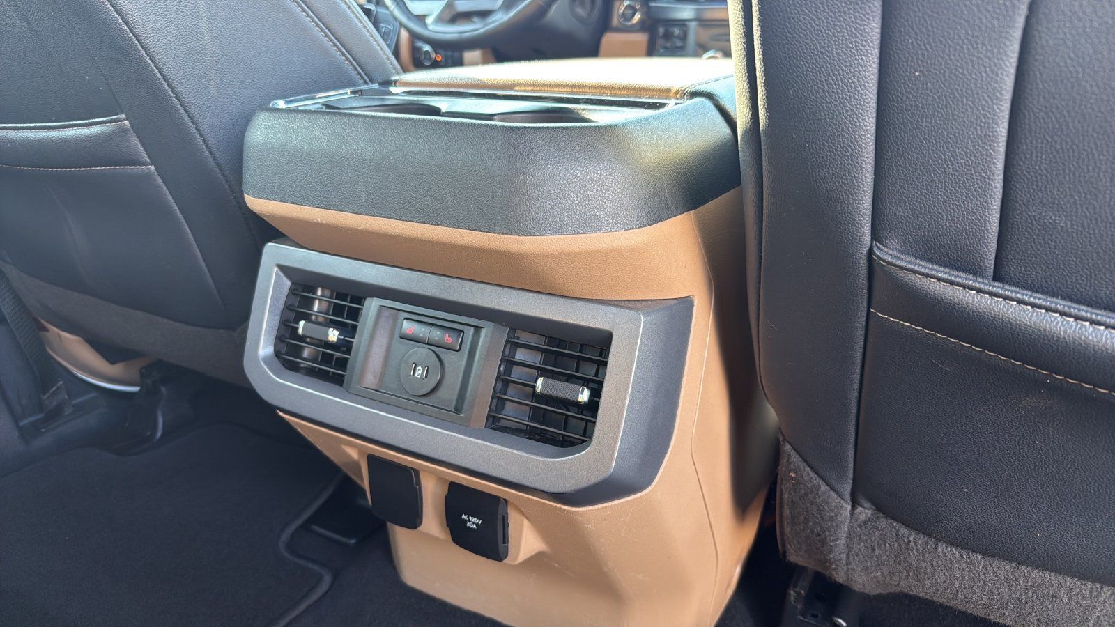 Certified 2024 Ford F350 Lariat w/ Lariat Ultimate Package AWD/4WD image 27