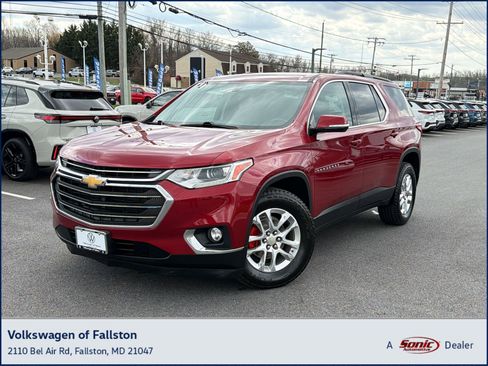 Used 2019 Chevrolet Traverse LT image 1