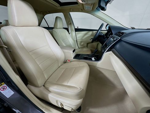 Used 2015 Toyota Camry XLE image 30