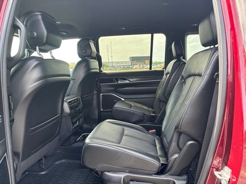 Used 2022 Jeep Wagoneer Series III w/ Flexible Seating Group AWD/4WD image 10