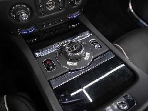 Used 2016 Rolls-Royce Dawn image 46