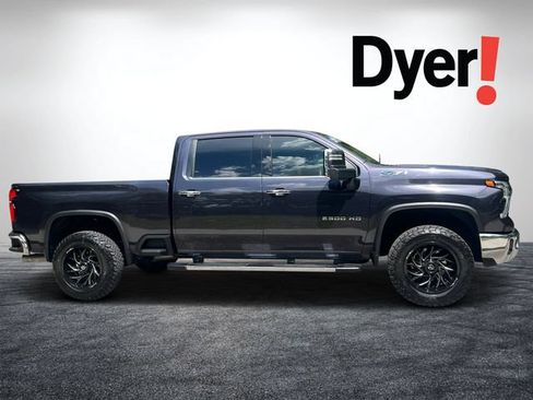 Used 2024 Chevrolet Silverado 2500 LTZ w/ LTZ Convenience Package AWD/4WD image 2