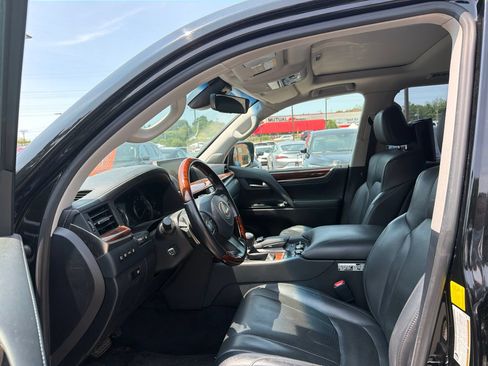 Used 2017 Lexus LX 570 4WD image 11