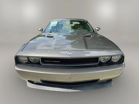 Used 2010 Dodge Challenger SE RWD image 3