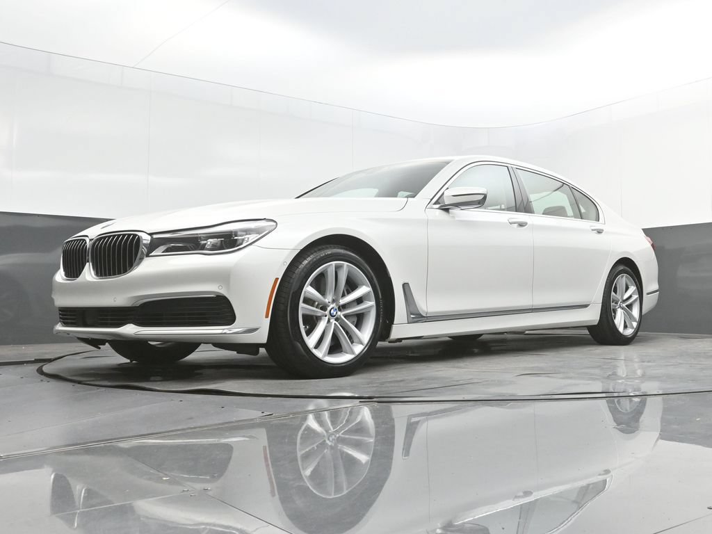 Used 2019 BMW 750i w/ Executive Package RWD image 42